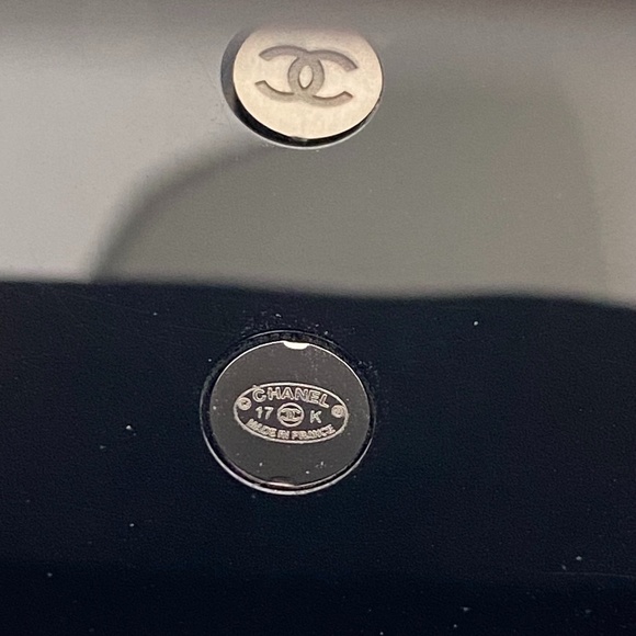 CHANEL 2017K BLACK RESIN CUFF SILVER TONE CC LOGO CRYSTALS NEW IN BOX - Picture 15 of 15